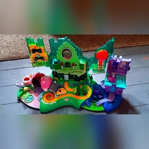 Wizard of Oz Polly Pocket Playset,Bluebird brand vintage, 11" X 6.5" X 7.5".